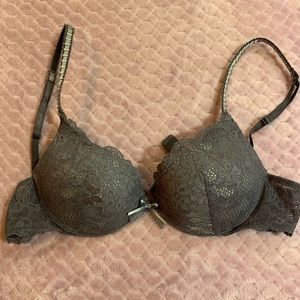 NWT Victoria’s Secret underwire Demi Bra size: 34A